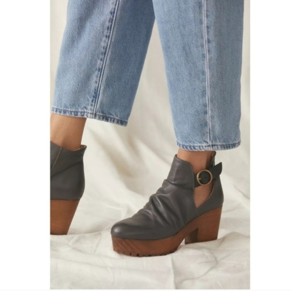 Free People Shoes - Free People Suri Clog Leather With Chunky Wooden Platform Made In Spain 37